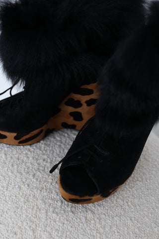 Prada black suede peep-toe wedge ankle boots in EU Size 39 featuring tonal lace-up fronts, plush black fur ankle trim and sculptural leopard-print haircalf platform wedge heels.