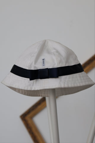 Armani Junior white cotton hat with navy eagle logo, size II.