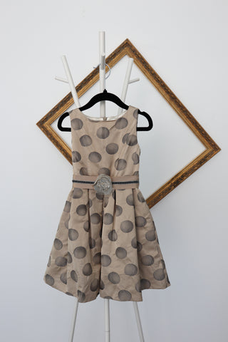 Monnalisa champagne gold jacquard polka dot sleeveless dress with striped belt and rosette, size 5 years.