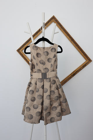 Monnalisa champagne gold jacquard polka dot sleeveless dress with striped belt and rosette, size 5 years.