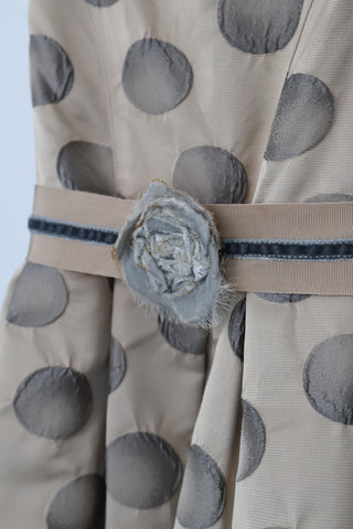 Monnalisa champagne gold jacquard polka dot sleeveless dress with striped belt and rosette, size 5 years.