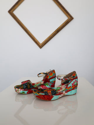 Dolce & Gabbana girls floral wedge sandals size 33.