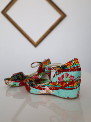 Dolce & Gabbana girls floral wedge sandals size 33.