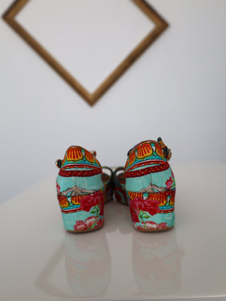 Dolce & Gabbana girls floral wedge sandals size 33.