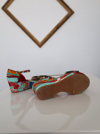 Dolce & Gabbana girls floral wedge sandals size 33.
