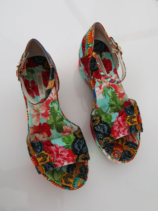 Dolce & Gabbana girls floral wedge sandals size 33.