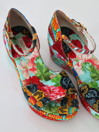 Dolce & Gabbana girls floral wedge sandals size 33.