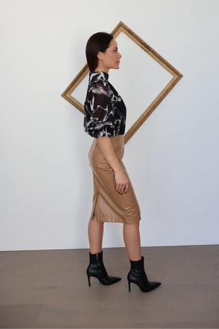 Burberry beige leather pencil skirt in size 38, shown in close-up and full-length views highlighting its smooth leather finish and elegant pencil silhouette