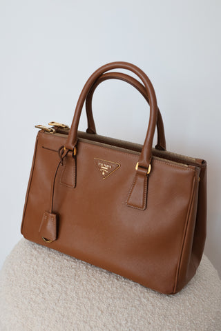 Prada Double Zip Medium Saffiano Tote Bag, beige (Cameo), gold-tone hardware