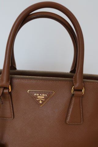 Prada Double Zip Medium Saffiano Tote Bag, beige (Cameo), gold-tone hardware