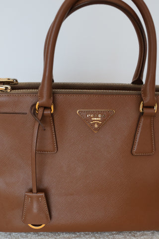 Prada Double Zip Medium Saffiano Tote Bag, beige (Cameo), gold-tone hardware