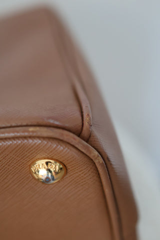 Prada Double Zip Medium Saffiano Tote Bag, beige (Cameo), gold-tone hardware