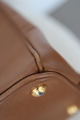 Prada Double Zip Medium Saffiano Tote Bag, beige (Cameo), gold-tone hardware