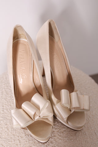 Vera Wang Satin Heels – Size 40