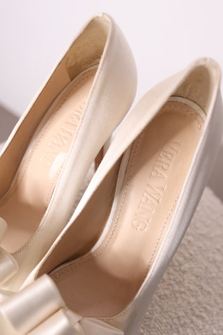 Vera Wang Satin Heels – Size 40