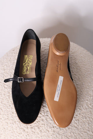 Vintage Salvatore Ferragamo Suede Flats – EU 37